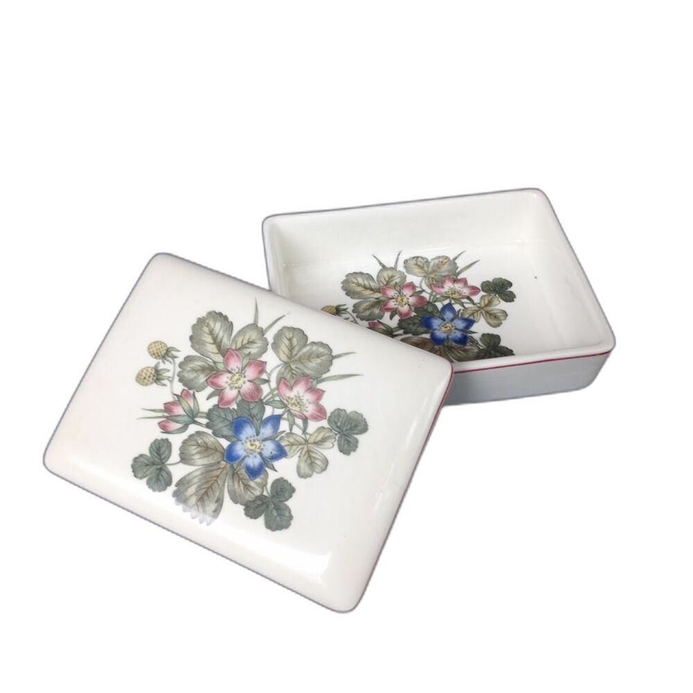 Clover Flower Wedgewood Winchester Trinket Box Porcelain Vintage Jewelry Dish